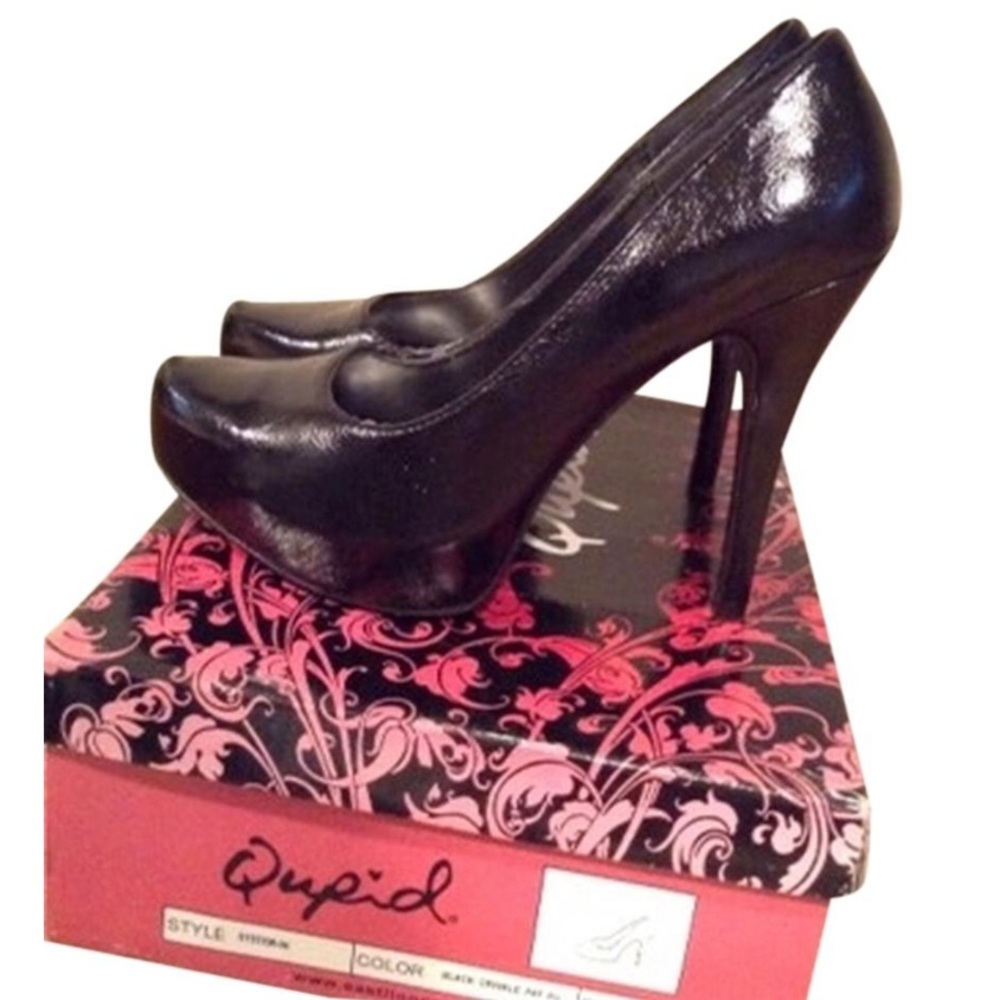 🔊SALE 🔊 Black stilettos with semi round toe